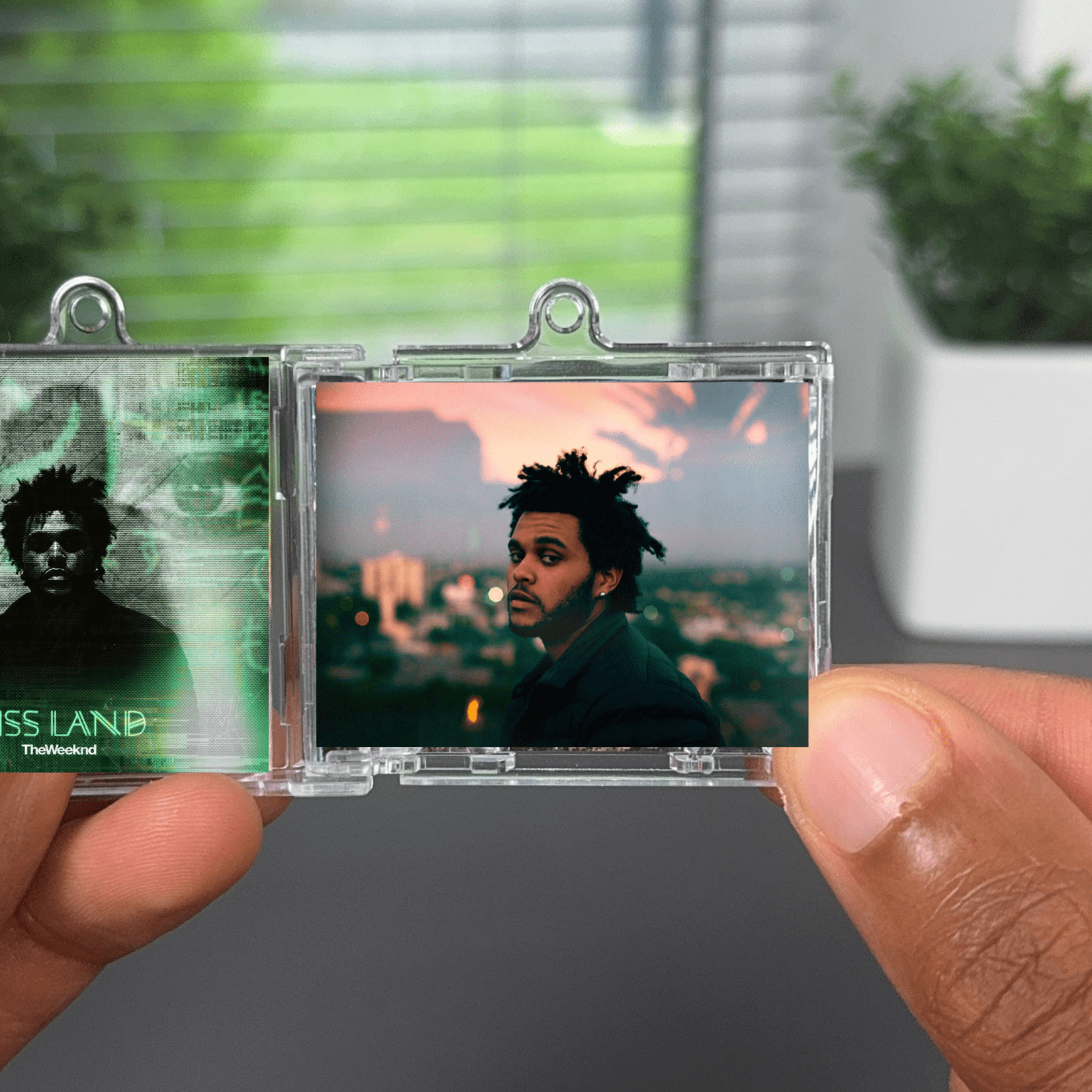 Kiss Land Albumtag