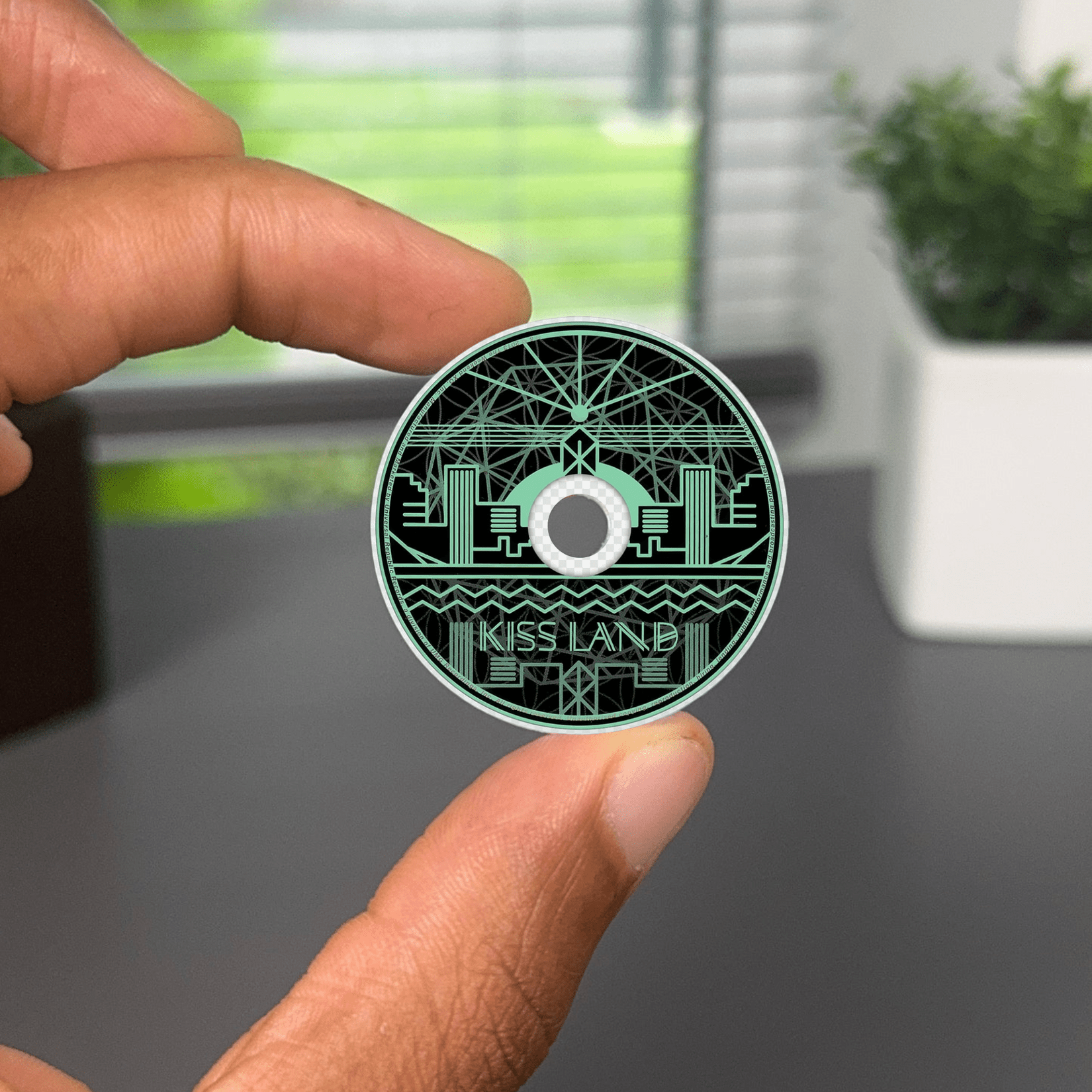 Kiss Land Albumtag