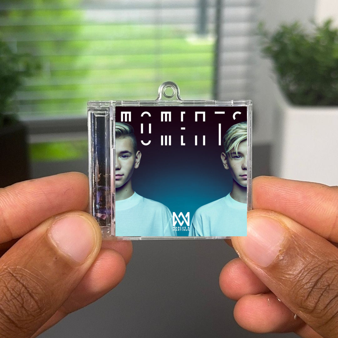 Moments (Deluxe) Albumtag